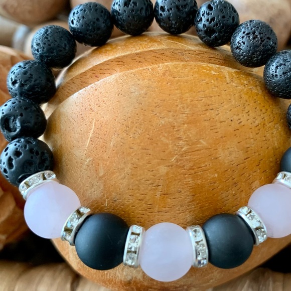 Rose quartz, obsidian, and lava rock bracelet - Picture 3 of 7
